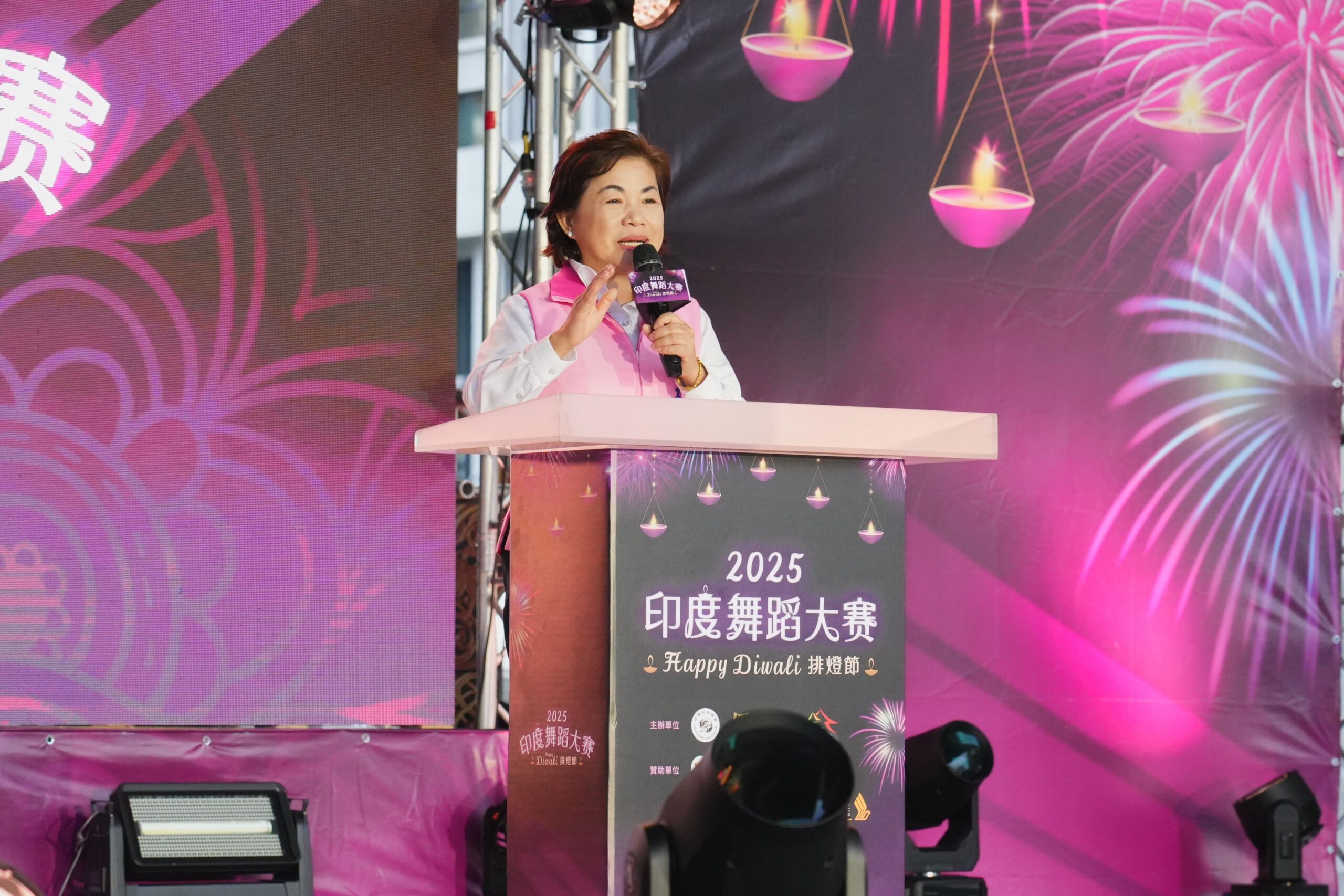 排燈節慶典移師台中! 首屆印度舞大賽high翻全場 黃副市長:持續深化台印友誼 排燈節慶典移師台中! 首屆印度舞大賽high翻全場 黃副市長:持續深化台印友誼