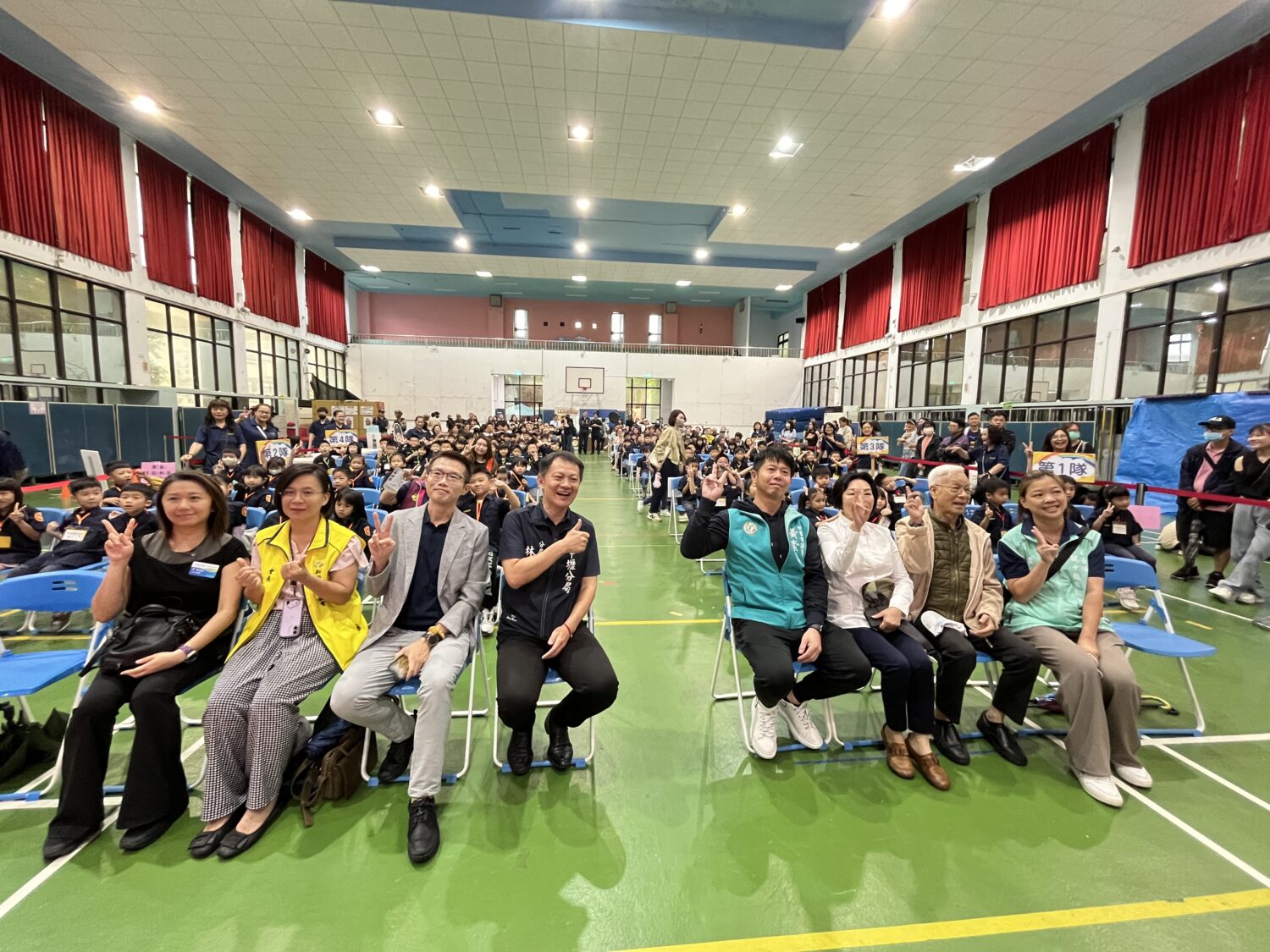 「小小警察營」登場! 國小學童闖關體驗警察生活喊:「超級帥!」 「小小警察營」25日於桃園市中壢區新街國小登場,小朋友們通通化身「小警察」,進行一連串闖關活動。(圖/記者崔兆慧 攝)