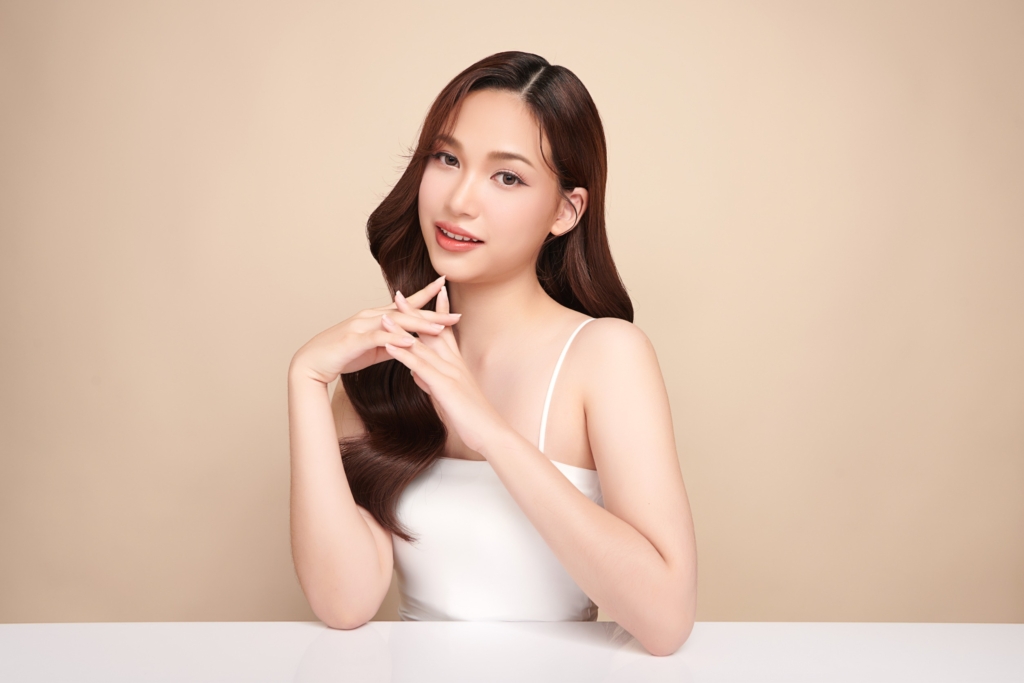 眉毛的顏色應該自己的跟髮色相近，以及可以稍微淺一點，像是淺咖啡色的眉毛可以配棕色頭髮。圖/123RF圖庫