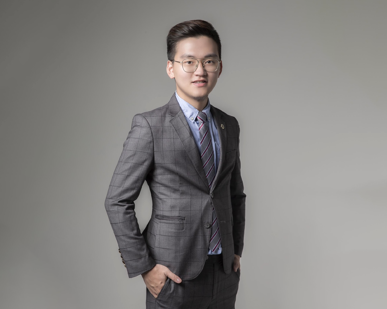 年倫窗飾創辦人彭尉倫，才28歲已經創業10年，並且站穩業界。圖/年倫窗飾提供