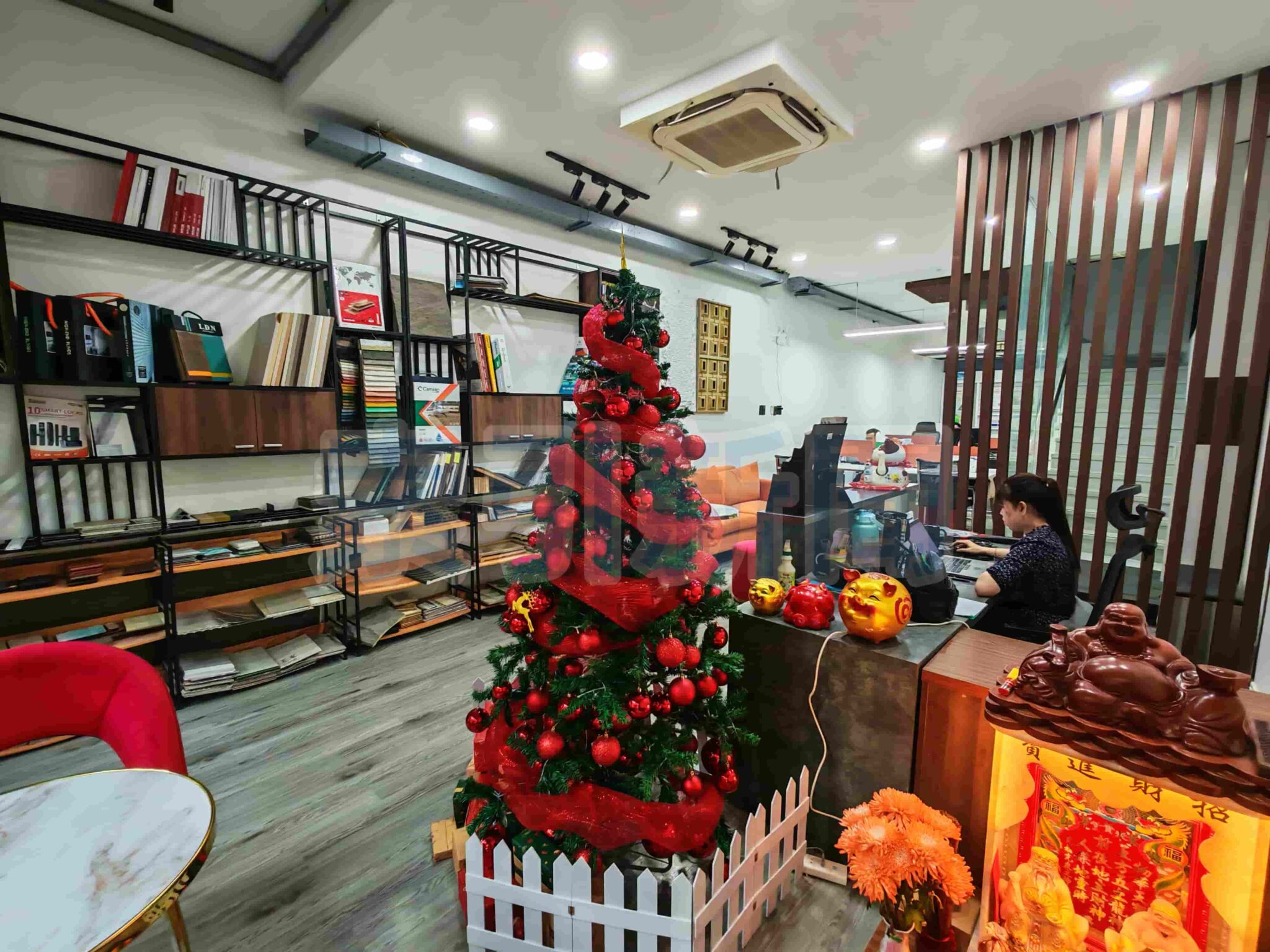 辦事處內部空間融合商務機能與在地文化，提供會員廠商進行商務對接（圖／東協商會拍攝）