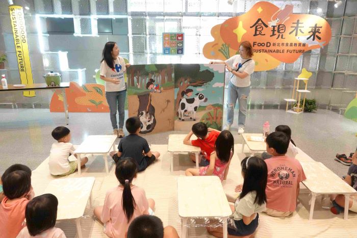 《圖說》展覽期間邀請家樂福文教基金會進駐展區辦理食農教育工作坊--資料照片。〈農業局提供〉
