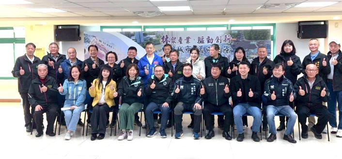 《圖說》林口區里長與市府團隊及貴賓們合影。〈民政局提供〉