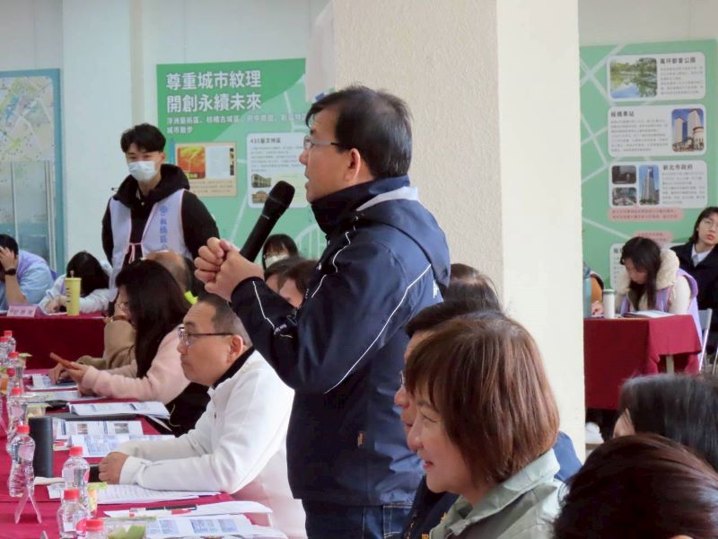 《圖說》民政局長林耀長於會中針對殯葬議題做出回應。〈民政局提供〉