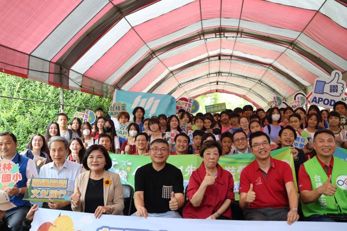 台積電慈善基金會下鄉推動科學教育 下崙國小與新竹實中展開城鄉交流學習