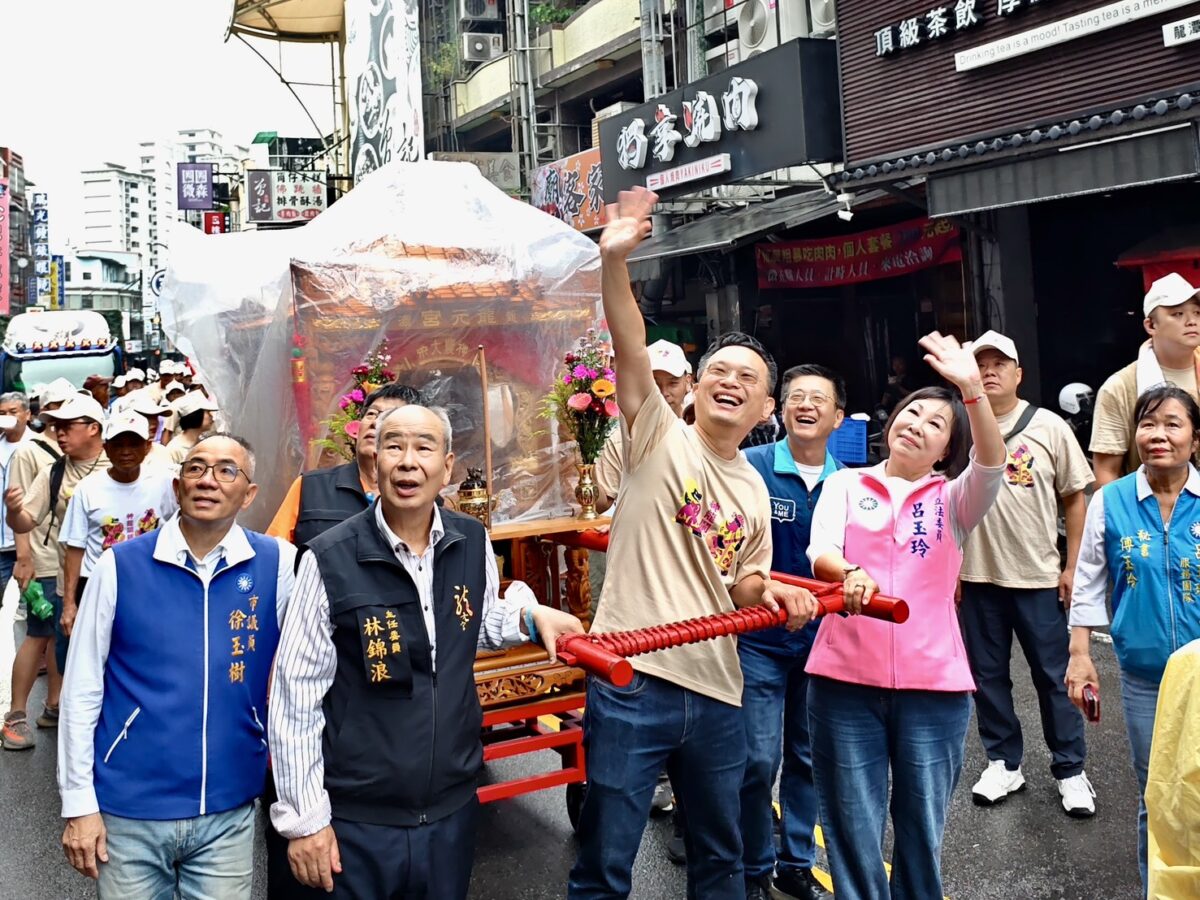 日本東京佼成管樂團登桃首演 蘇俊賓與粉絲雨中共賞樂聲自然合奏 S 21798927