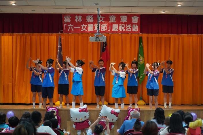 各校女童軍團精彩演出,展現活力。