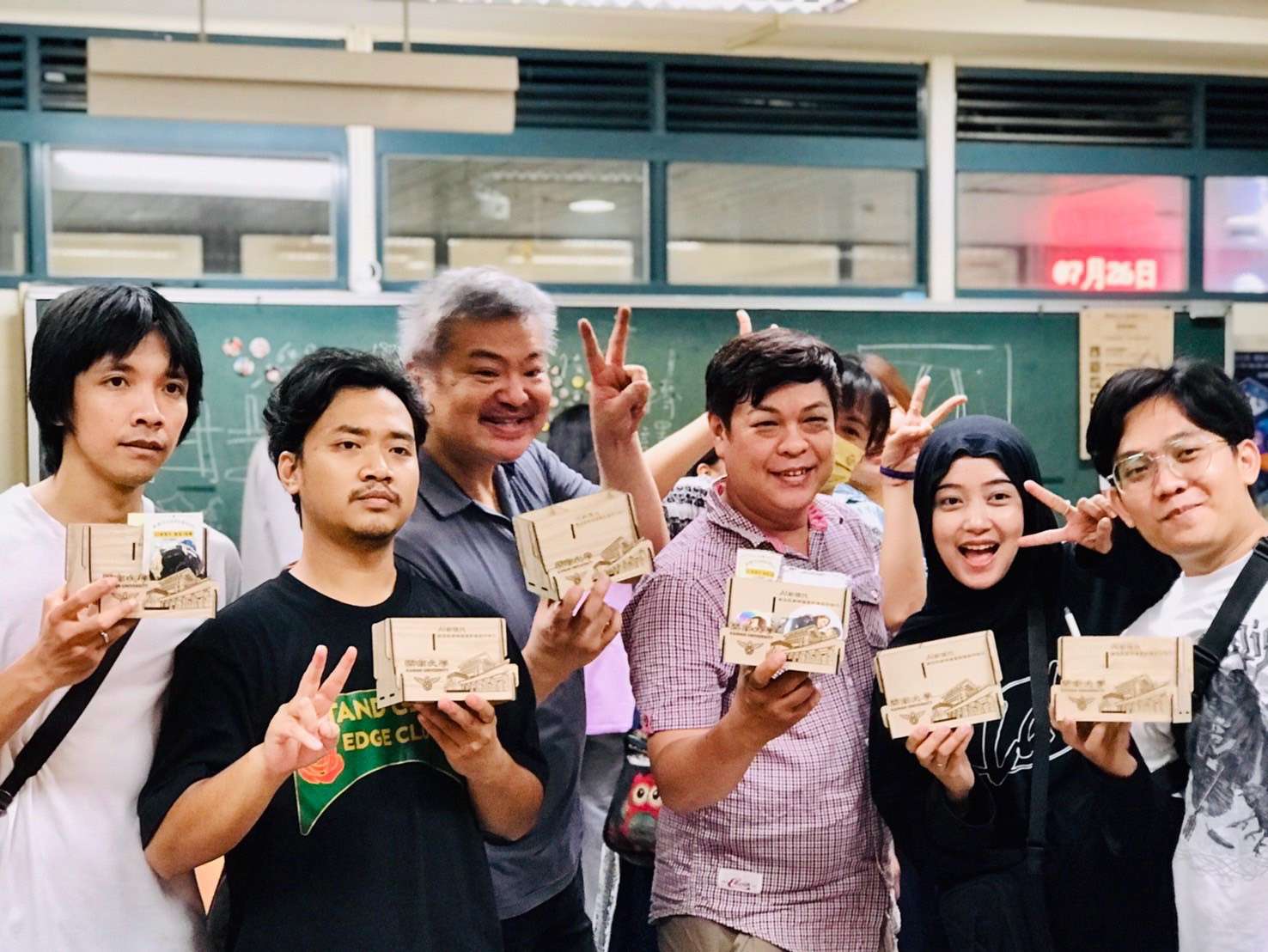 開南大學AI培力新住民 邀親子手作徽章、團扇交流文化 S 45285409