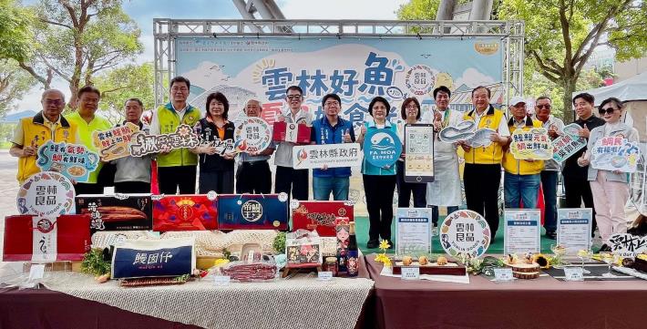 台北市農會郭淑敏總幹事（右七）、農業部漁業署 陳汾蘭主秘（右八）、雲林縣政府農業處蔡耿宇副處長（右九）、中華民國雲林同鄉總會林進忠總會長（右10）、台北市政府 產業發展局 王三中副局長（右11）