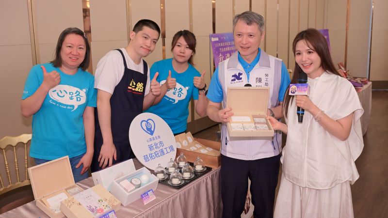 《圖說》慈佑庇護工場推薦「花現幸福木製禮盒」。〈勞工局提供〉
